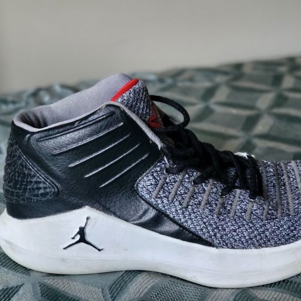 Nike Air Jordan 32 BG MVP Size 3 Youth Black/University AA1296-002